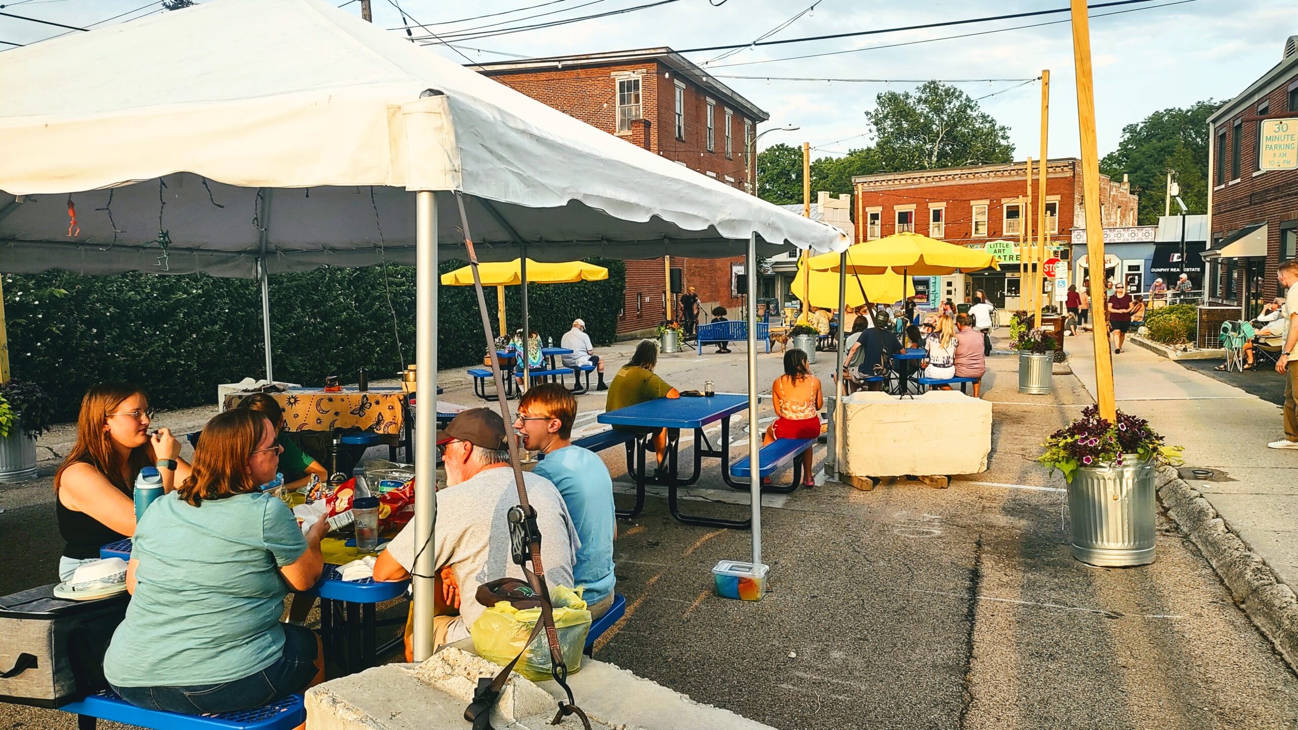 The Voice of Businesses: The Balance of Short Street Feedback ​